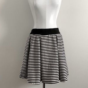 Romeo Juliet XL Circle Skater Skirt
Stretch Knit